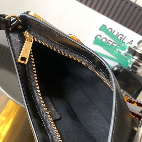 スーパーコピーブランドバッグ着用イメージ